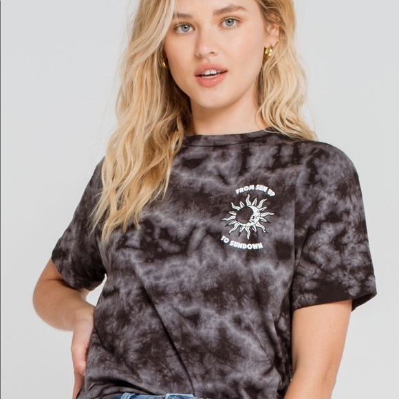 Tillys LAST CALL CO. Sundown Tie Dye Women’s Tee OUT OF STOCK ONLINE - Picture 1 of 3
